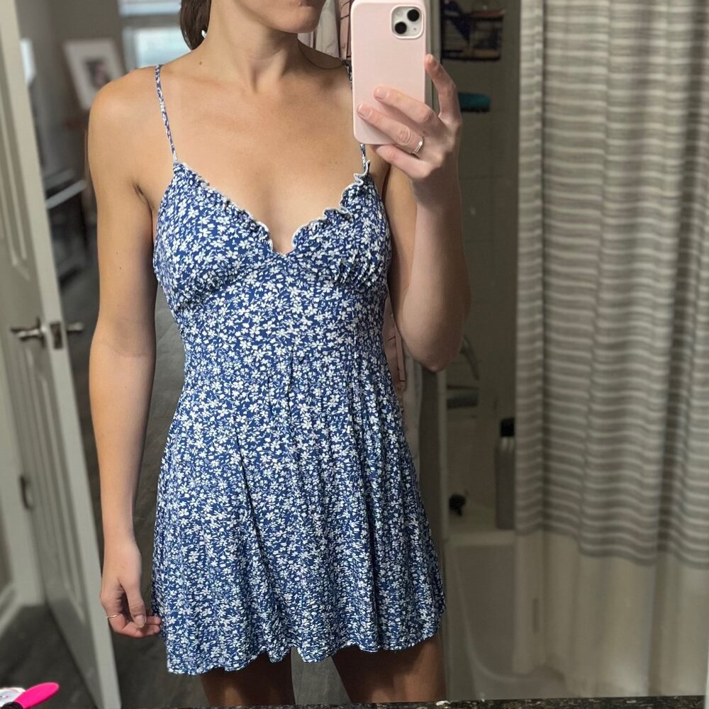 CIDER Santorini Beach Vacation Floral Lace Up Backless Mini Dress